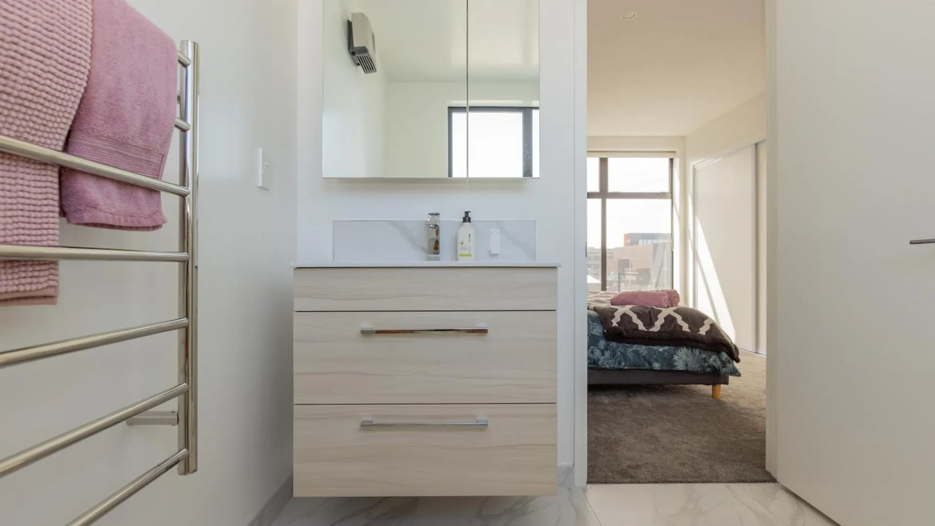 Luxury 2 Bedroom Townhouse By Hagley Park In Cbd 크라이스트처치 뉴질랜드