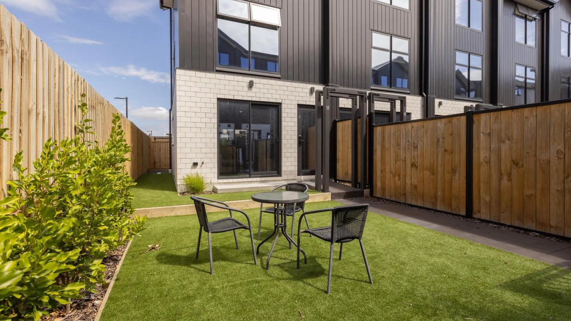 Holiday home Luxury 2 Bedroom Townhouse By Hagley Park In Cbd Christchurch New Zealand