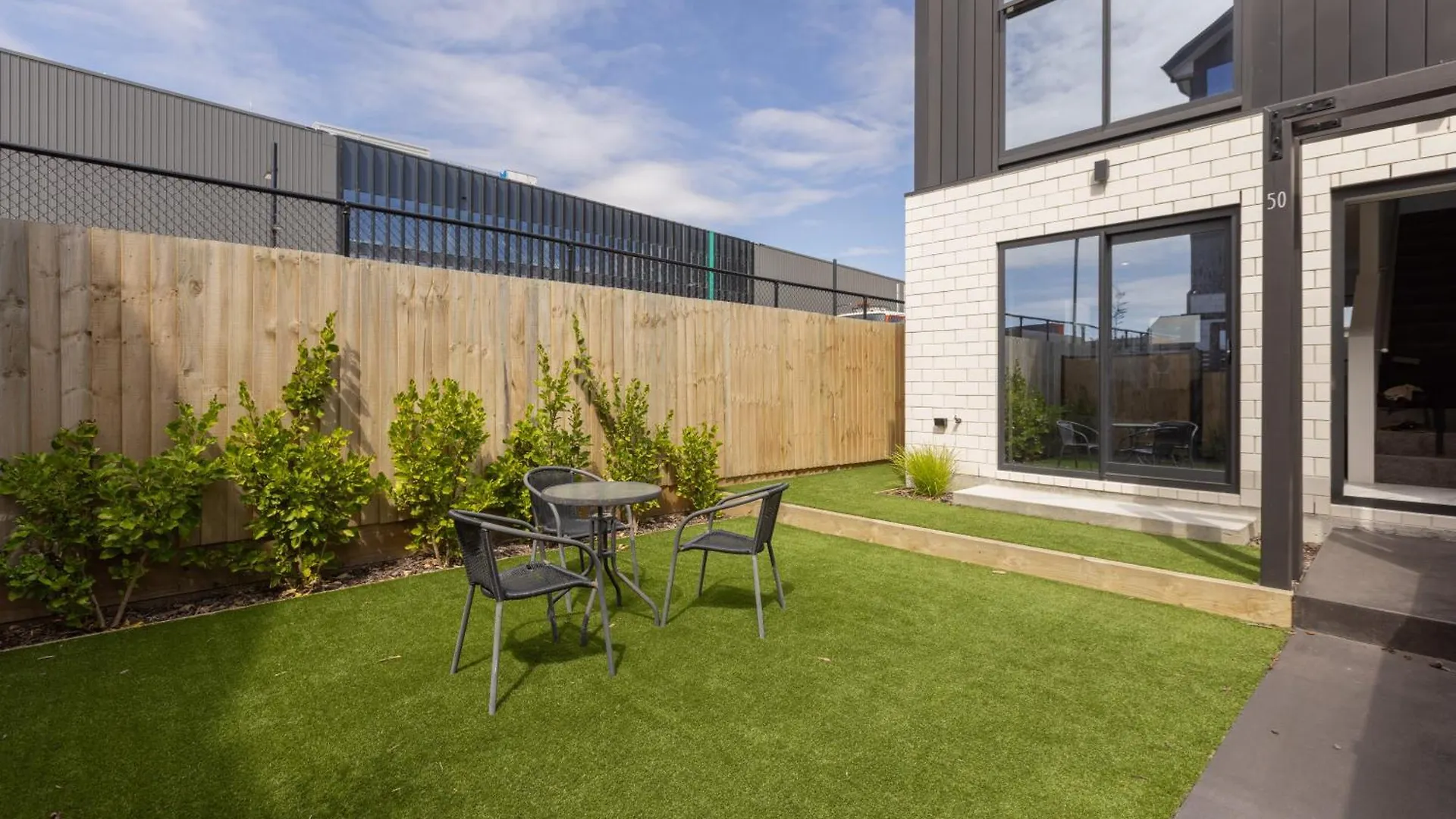 Luxury 2 Bedroom Townhouse By Hagley Park In Cbd Christchurch